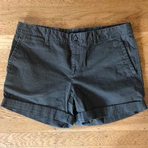 Banana Republic Mid Rise 4” Short